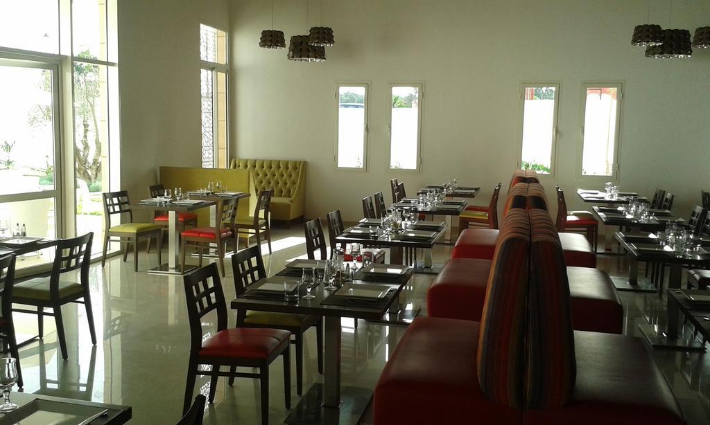 Relax Hotel Kenitra Exterior foto